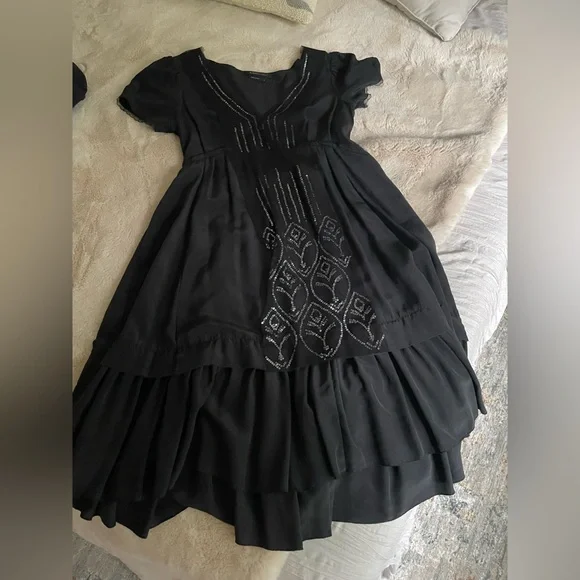 BCBGMaxAzria Black Sleeveless V-Neck dress. Sequin detail - Picture 4 of 8